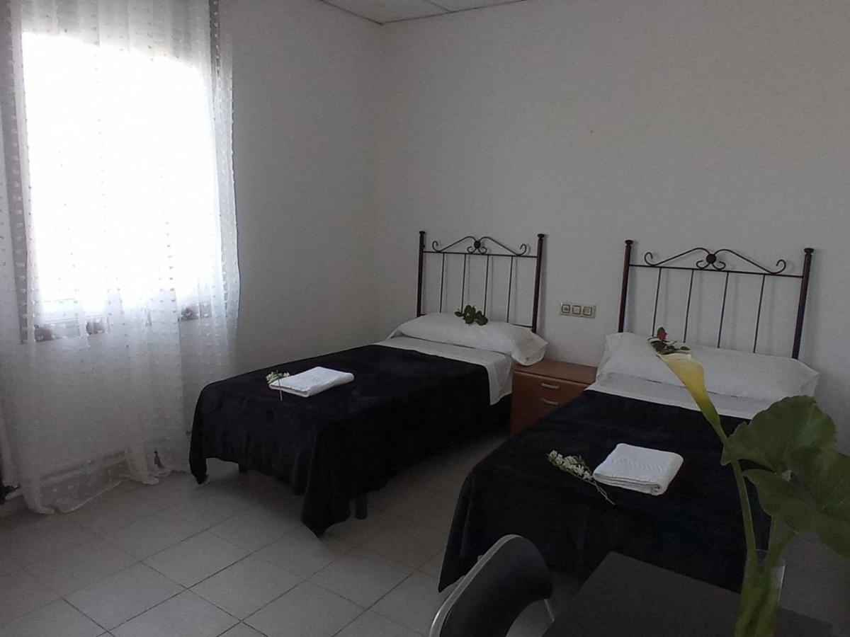 Hostal San Cristobal - Pontedeume ภายนอก รูปภาพ