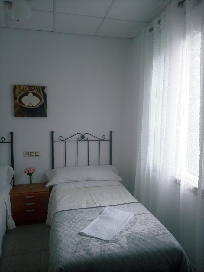 Hostal San Cristobal - Pontedeume ภายนอก รูปภาพ
