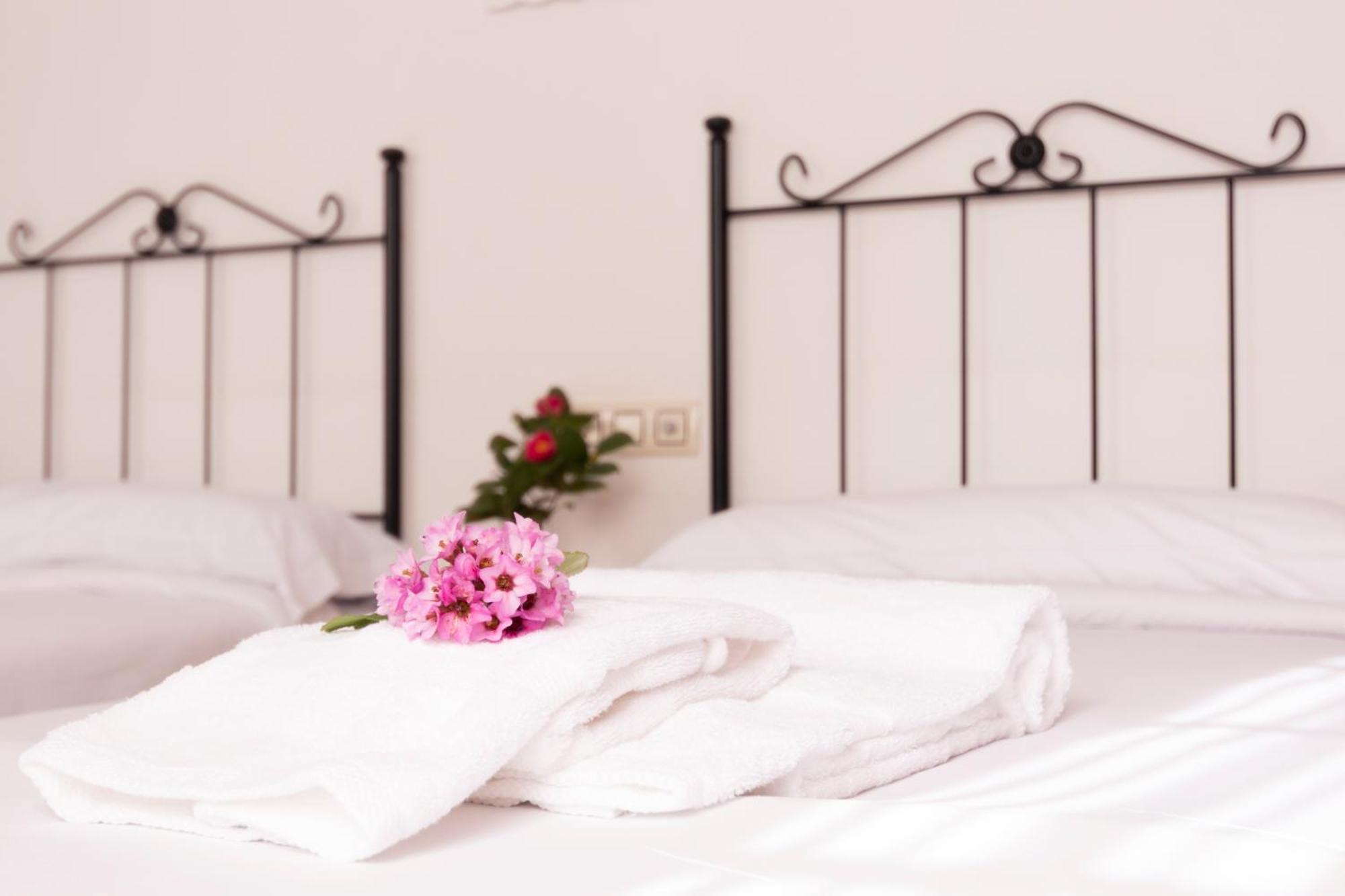 Hostal San Cristobal - Pontedeume ภายนอก รูปภาพ